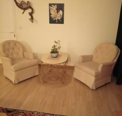 Grande chambre avec salle de bain et wc privatifs