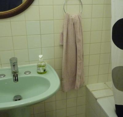 Canapé-lit confortable dans salon