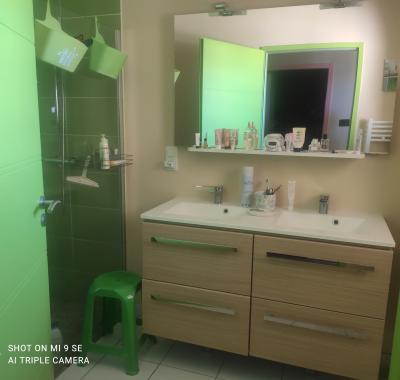 Lit 140  coffre  rangt armoire, bureau