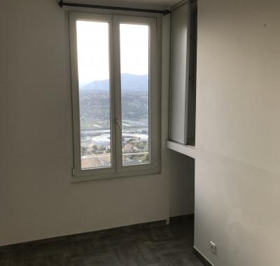 Chambre à louer pour étudiante à Nice Fabron