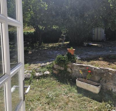 Chambre dans maison au bord de la rivière, calme, jardin