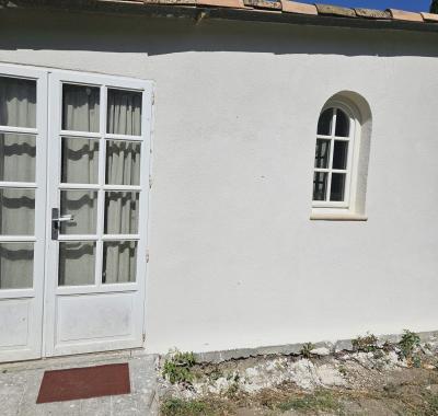 Chambre dans maison au bord de la rivière, calme, jardin
