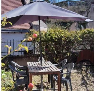 Chambre meublée avec accès salle de bain et cuisine