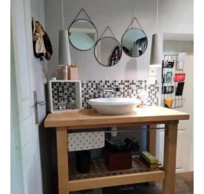 Chambre meublée avec accès salle de bain et cuisine