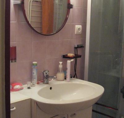 Chambre meublée