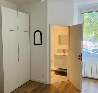 Grande chambre lumineuse avec salle d’eau privée – 20 m²