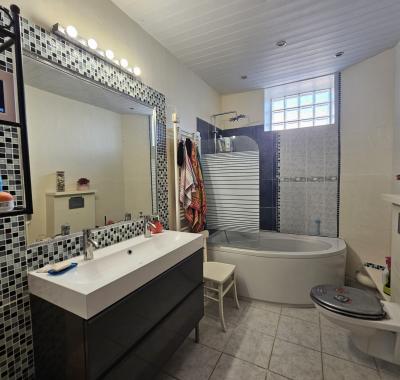 Chambre lumineuse pour étudiant à Saint-Etienne