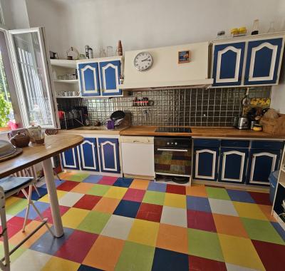 Chambre lumineuse pour étudiant à Saint-Etienne