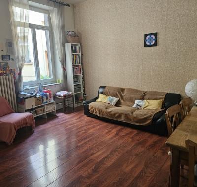 Chambre lumineuse pour étudiant à Saint-Etienne