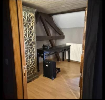 Chambre à louer,grand maison;-)