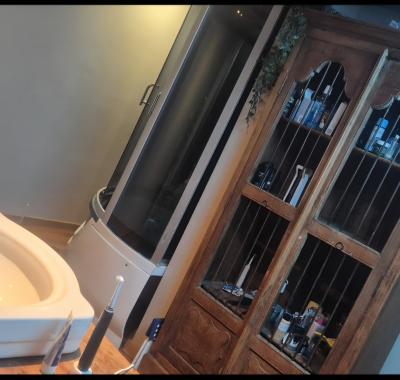 Chambre à louer,grand maison;-)