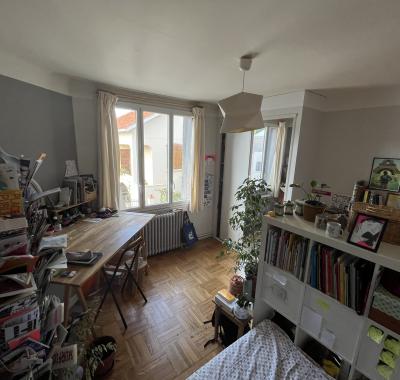 Chambre à louer dans maison