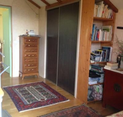 Chambre individuelle à louer pour femme Seulement