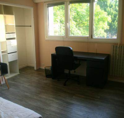 Chambre a louer + pièce de vie/bureau