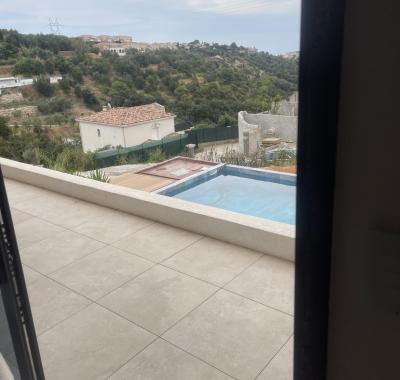 Chambre privée dans villa contemporaine