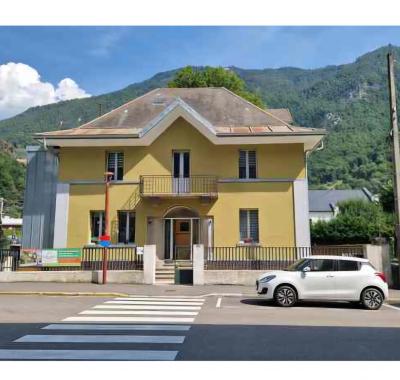 Chambre avec salle de bain privee
