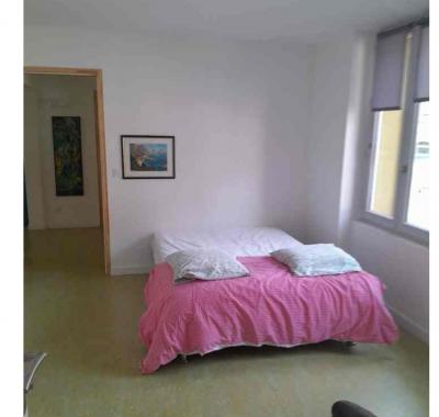 Chambre avec salle de bain privee