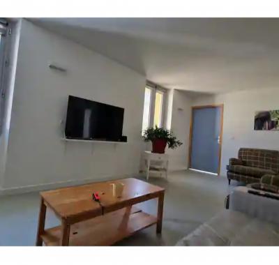 Chambre avec salle de bain privee