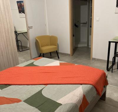 Chambre étudiant/déplacements pro, salle d'eau-WC privé