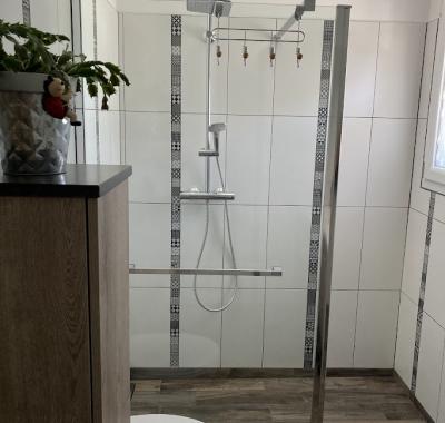 Chambre étudiant/déplacements pro, salle d'eau-WC privé