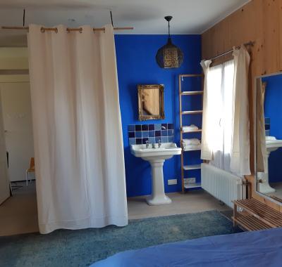 GRANDE CHAMBRE + SDB PRIVATIVE pour une ETUDIANTE