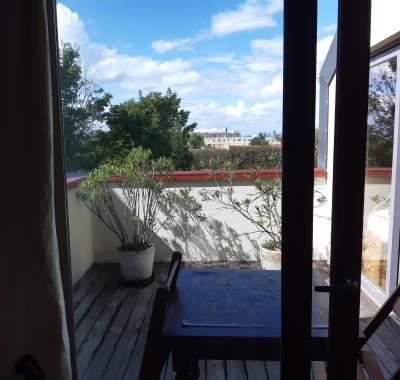 GRANDE CHAMBRE + SDB PRIVATIVE pour une ETUDIANTE