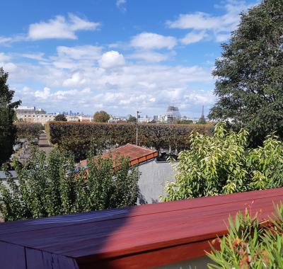 GRANDE CHAMBRE + SDB PRIVATIVE pour une ETUDIANTE