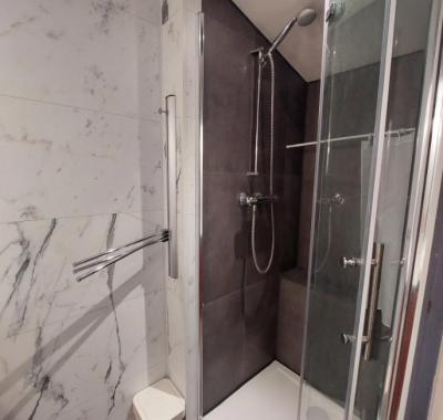 1er étage de notre Maison: Chambre/cuisine/salle D'eau/salon