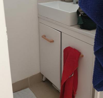 Chambre acces jardin, WC et douche