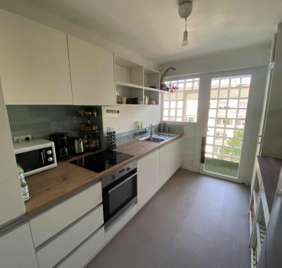 Chambre dans appartement moderne avec balcon proche centre