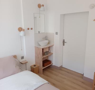 Chambre + 1 pièce. 2 pers. Proximité A7,N7, ViaRhôna