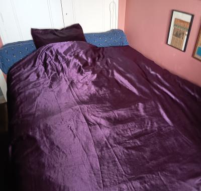 Chambre toute équipée avec frigo et micro-ondes