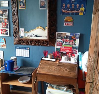 Chambre toute équipée avec frigo et micro-ondes