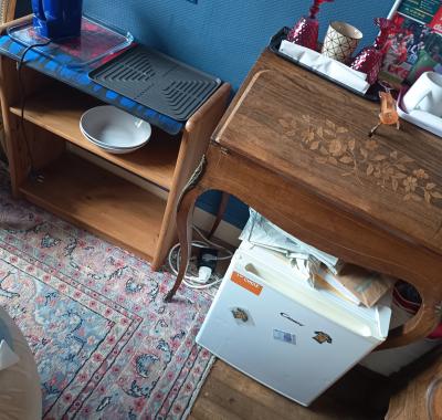 Chambre toute équipée avec frigo et micro-ondes