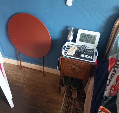 Chambre toute équipée avec frigo et micro-ondes