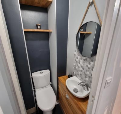 Libre immédiatement, pour long terme (un an idéalement))