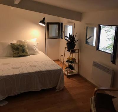 Belle chambre mansardée dans maison