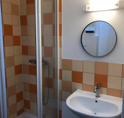 Belle chambre mansardée dans maison