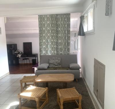 Grand studio au calme avec terrasse