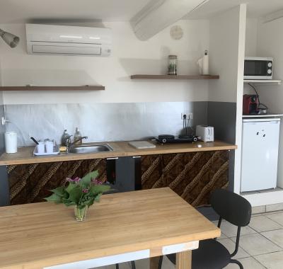 Grand studio au calme avec terrasse