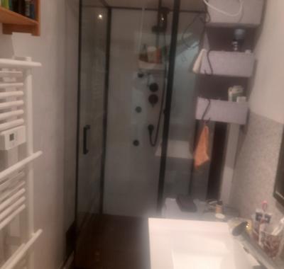 Chambre studio , indépendant dans maison.