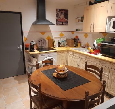 Chambre studio , indépendant dans maison.