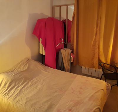 Chambre studio , indépendant dans maison.