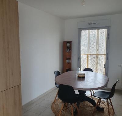 Chambre et salle de bain privative proche de la gare