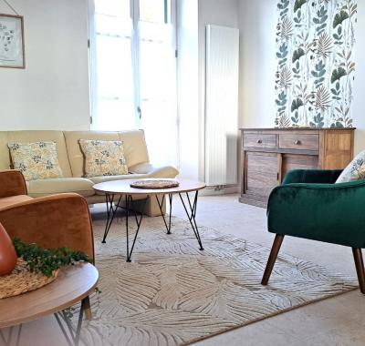 Grande chambre avec salle de bain et wc privatifs dans maison partagée