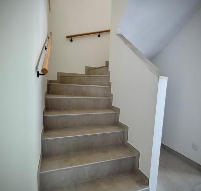 Studio meublé à louer à Méry