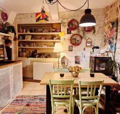 Chambre de 15m2 lumineuse chez l'habitant 30 minutes de Montpellier