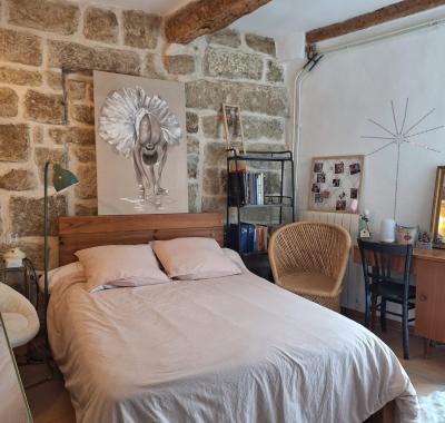 Chambre de 15m2 lumineuse chez l'habitant 30 minutes de Montpellier