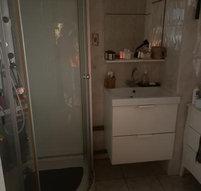 Chambre à louer à Bron pour femmes uniquement