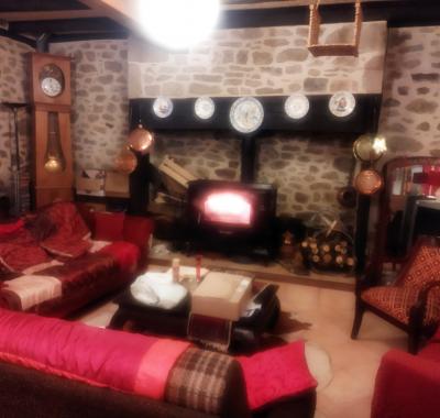 Grande chambre avec SdB .  entrée autonome. Salon en dessous